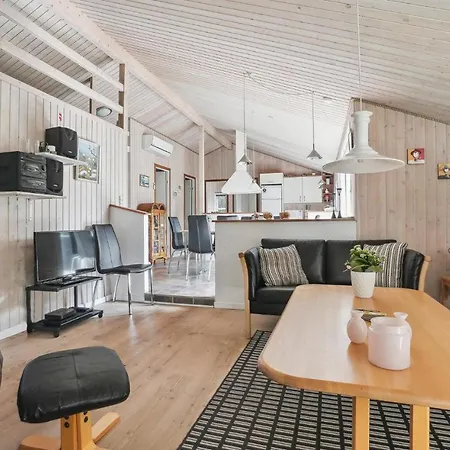 4 Bedroom Amazing In Fjerritslev * Torup Strand
