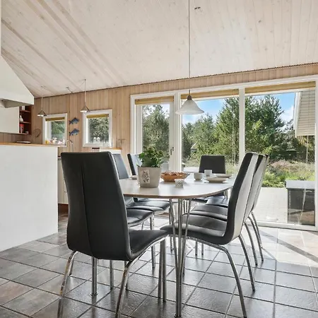 4 Bedroom Amazing In Fjerritslev Holiday home Torup Strand